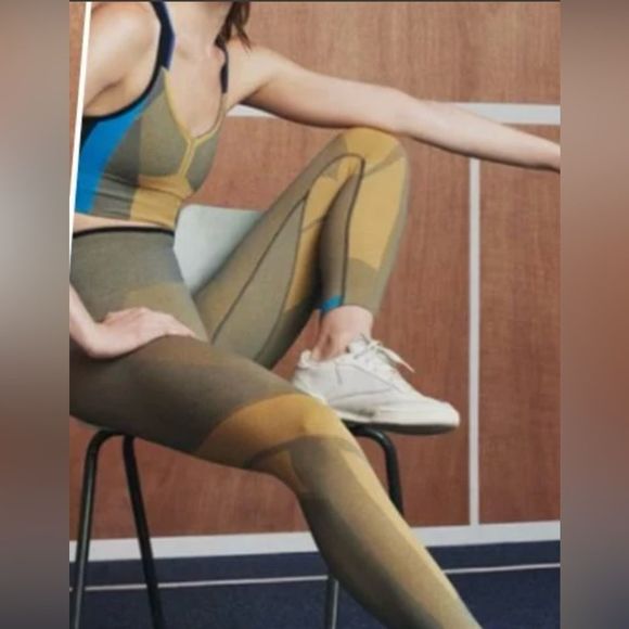 LNDR Trigger Mustard Sports Bra Color Block Blue Razorback Size Medium/Large - Picture 4 of 11